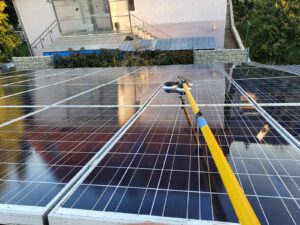 Schrägdach Photovoltaikreinigung